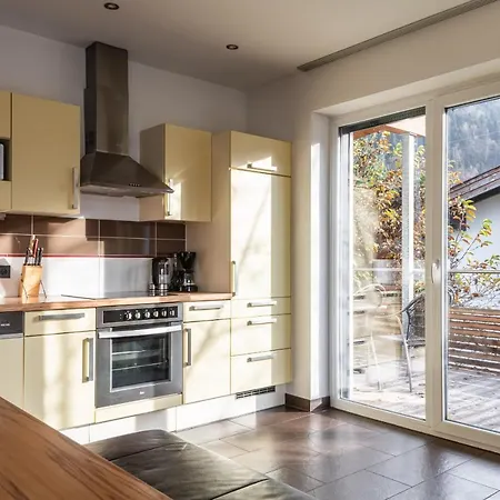 アパートホテル Elinas Mountain Views カプルーン