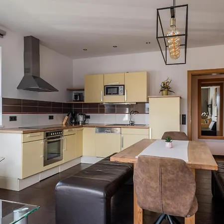 Elinas Mountain Views アパートホテル カプルーン