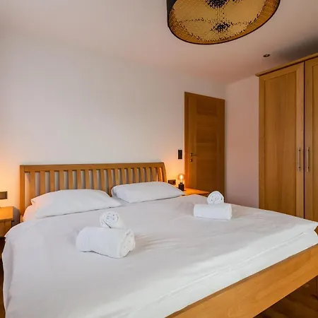 アパートホテル Elinas Mountain Views 4*