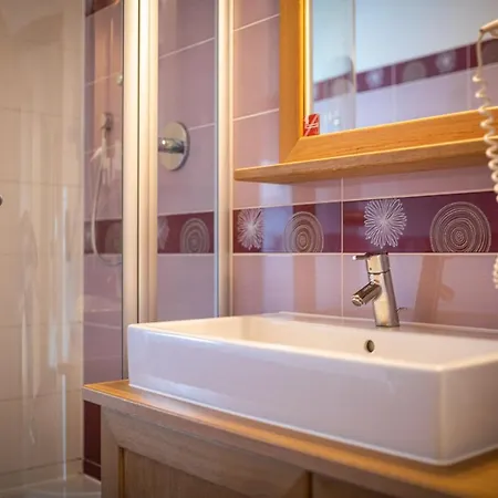 Elinas Mountain Views