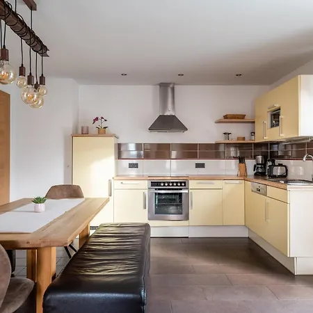 Elinas Mountain Views アパートホテル カプルーン