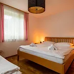 Elinas Mountain Views Lejlighedshotel Kaprun