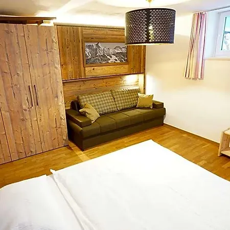 Elinas Mountain Views 3* Капрун