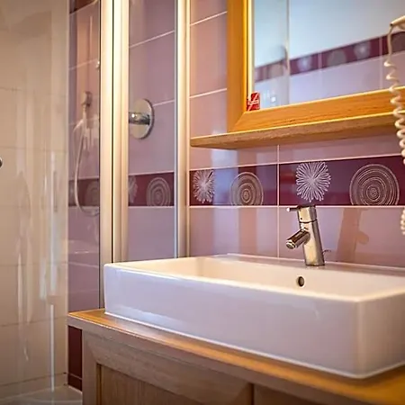 Elinas Mountain Views 3* كابرون